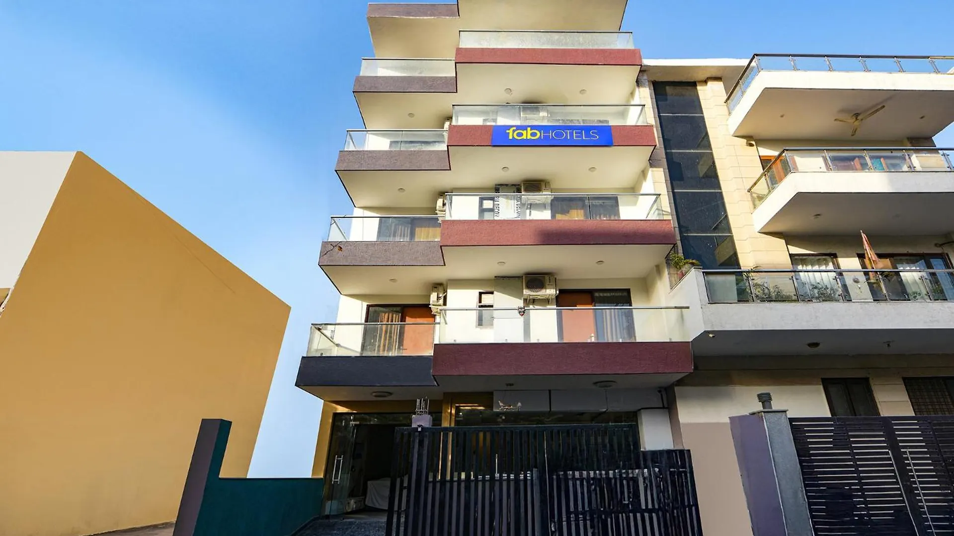 Hotel Fabhotel Kesari Stayz Gurgaon India